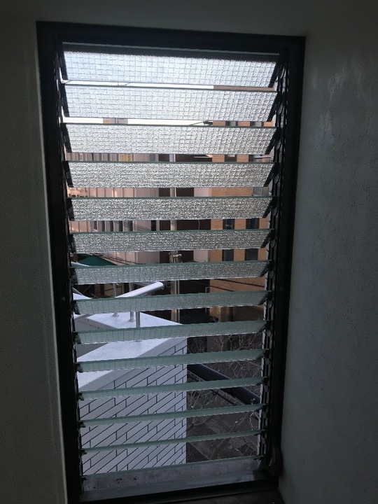 コミコミ価格でお見積り 名古屋市の窓ガラス修理交換は ガラパゴス 戸建住宅 マンションの窓ガラス修理交換